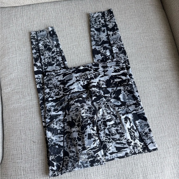 Lululemon leggings - Picture 3 of 4